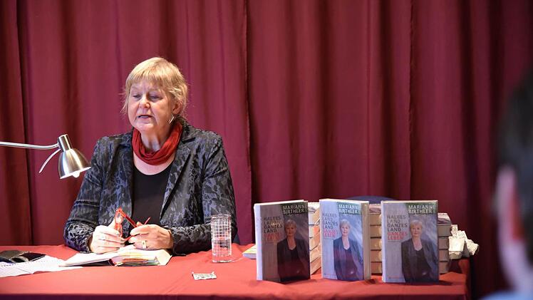Marinne Birthler liest aus ihrer Autobiografie. Foto: Gabi Arnold