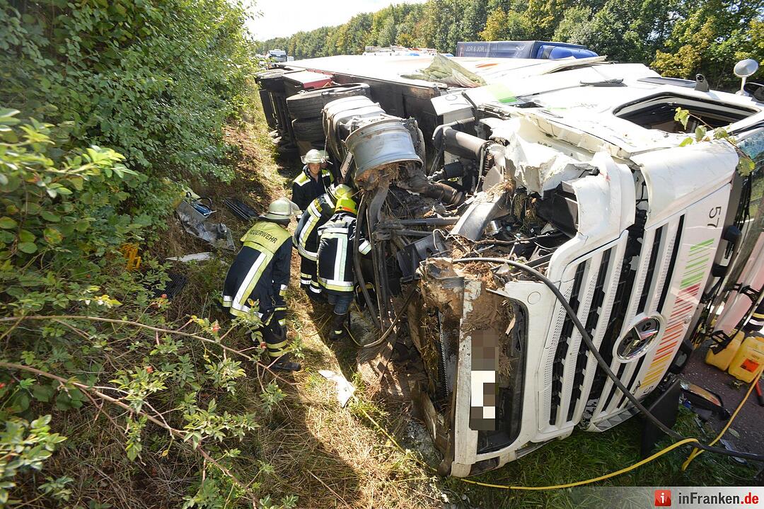 Unfall auf A73 bei Buttenheim: Lkw umgekippt