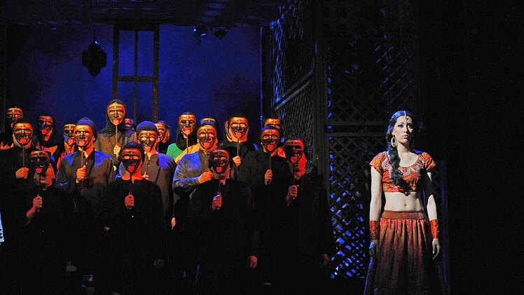 Szene aus Léo Delibes "Lakmé" am Landestheater CoburgFoto: Andrea Kremper