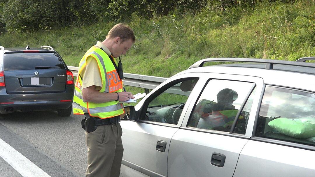 A3 bei Altdorf: 19-Jähriger aus Auto geschleudert
