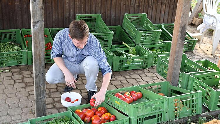 ... wird  ein Mal in der Woche  von den Ernteteilern   abgeholt. Diese bezahlen für einen bestimmten Anteil... Foto: Ronald Rinklef