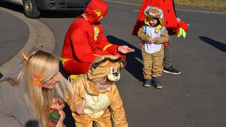 Ein Kinderfaschingsumzug schlängelte sich auch in diesem Jahr durch Poppenroth. Foto: Peter Rauch