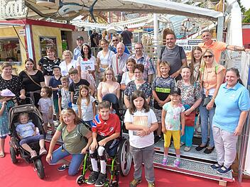 Nürnberger Herbstvolksfest: Schwerstkranke Kinder vergessen ein paar Stunden ihre Sorgen Nürnberger Herbstvolksfest: Schwerstkranke Kinder vergessen ein paar Stunden ihre Sorgen