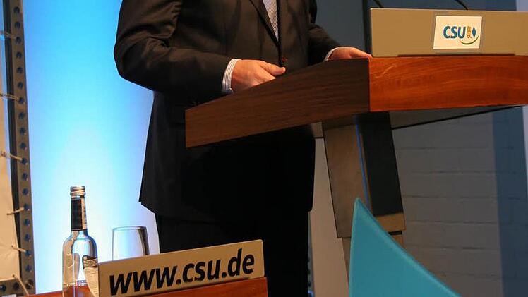 Horst Seehofer stand im Energiepark Hirschaid Delegierten der Kommunalpolitischen Vereinigung der CSU Rede und Antwort.