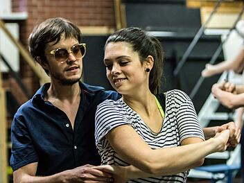 Das Schauspielensemble des Landestheaters probt derzeit wie wild das neue Musical von Matthias Straub.Jochen Berger