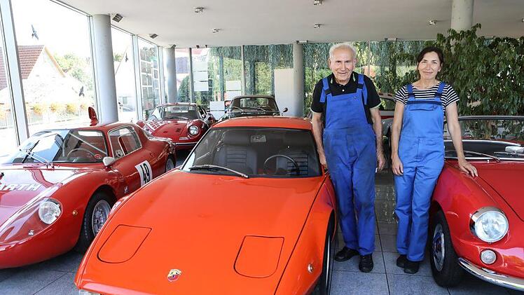 Autoverrückt:  wie der Vater so die Tochter, die Schönbrunner Leo   und Margit Aumüller Foto: Barbara Herbst