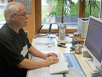 Georg Wahl arbeitet seit 1979 im Hemhofener Bauamt. Foto: Schöbel