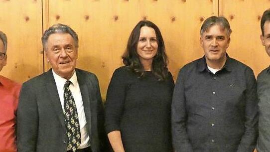 Angeführt wird die FDP/Freie Bürger-Kreistagsliste von Harald Pascher (Zweiter von rechts), Heinrich Goschenhofer (links), Katrin Hiernickel (Mitte) und Bernhard Jilke (rechts). Der aktuelle Fraktionsvorsitzende Kurt Sieber (Zweiter von links) stellte sich für Listenplatz 60 zur Verfügung.  Foto: Christian Licha