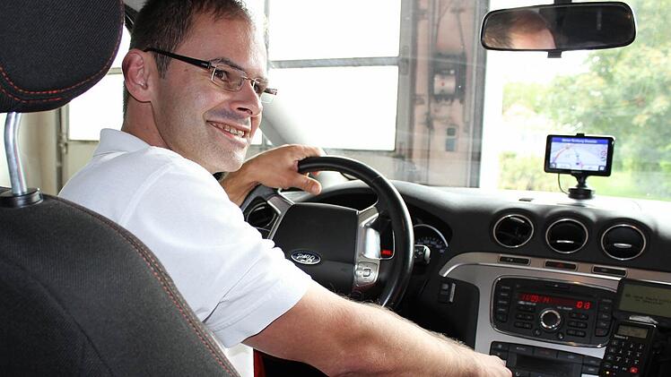 Rettungsassistent Wolfgang Zweverink empfindet das neue Leitsystem als "eindeutige Verbesserung für die Notfallrettung".