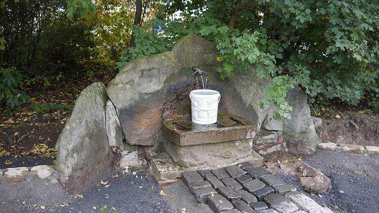 Die Quelle, die einst hinter dem Milchhaus Kemmaten versteckt war. Foto: Berthold Köhler