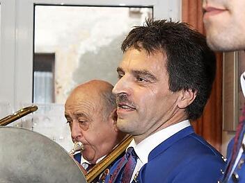 Helmut Schlembach, der Mann mit den Becken, zieht sich als Houfree-Sprecher zurück. Foto: Arnold Nöth