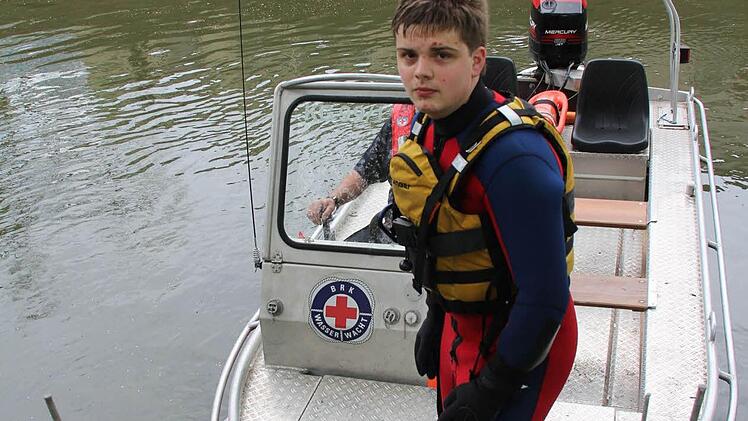 Die Mitglieder der Kissinger Wasserwacht waren am Vatertag in Aktion, zeigten ihre Ausrüstung.