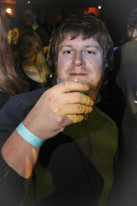 Die Partyband "Power" heizte ordentlich ein.