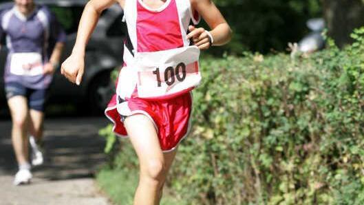 Der mit elf Jahren jüngste Teilnehmer, Johannes Spielberger (LG Waizendorf/Walsdorf), der mit Platz 33 und 24:03 Minuten 2005 noch einen Platz in der ersten Hälfte des Feldes erreichte.   Foto: sportpress