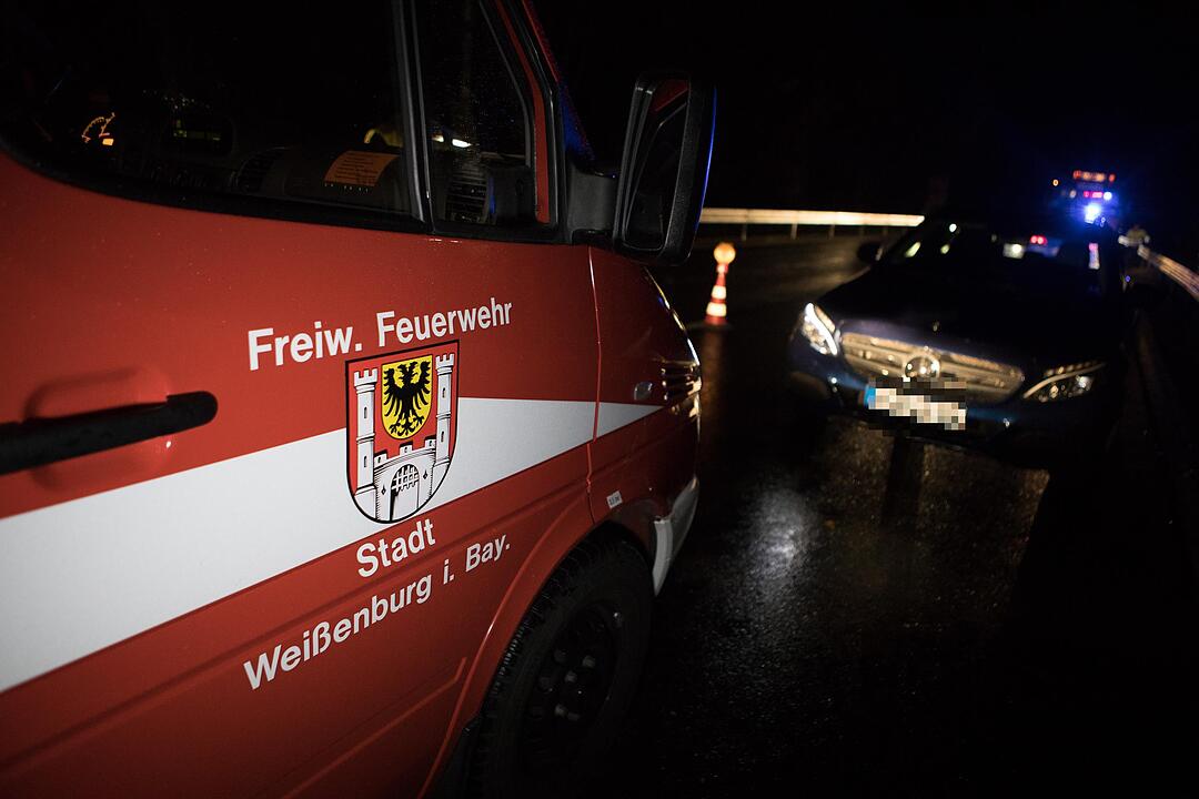 Rollerfahrer wird von Auto erfasst und stirbt