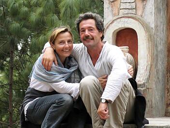 Gisela und Wilfried Hofmann reisen gemeinsam um die Welt. Über die Wege, die sie gehen, und die Erfahrungen, die sie machen, erzählen sie in Vorträgen. Ein Gefängnisaufenthalt in der Türkei gehört auch dazu.privat