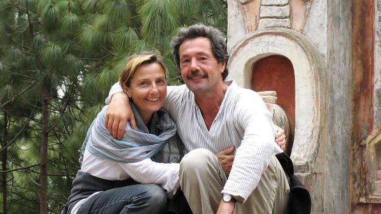 Gisela und Wilfried Hofmann reisen gemeinsam um die Welt. Über die Wege, die sie gehen, und die Erfahrungen, die sie machen, erzählen sie in Vorträgen. Ein Gefängnisaufenthalt in der Türkei gehört auch dazu.privat