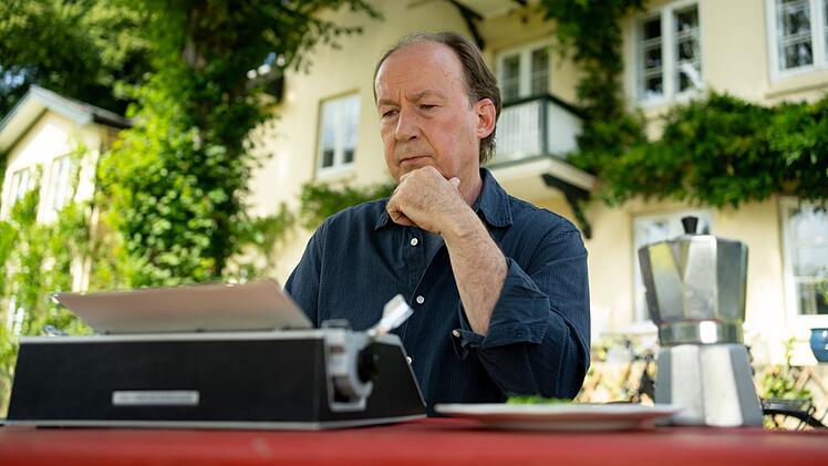 Schreibender Ermittler: Jakob Stiller (Ulrich Noethen) klärt Mordfälle auf - und verfasst tiefgehende Prosa.