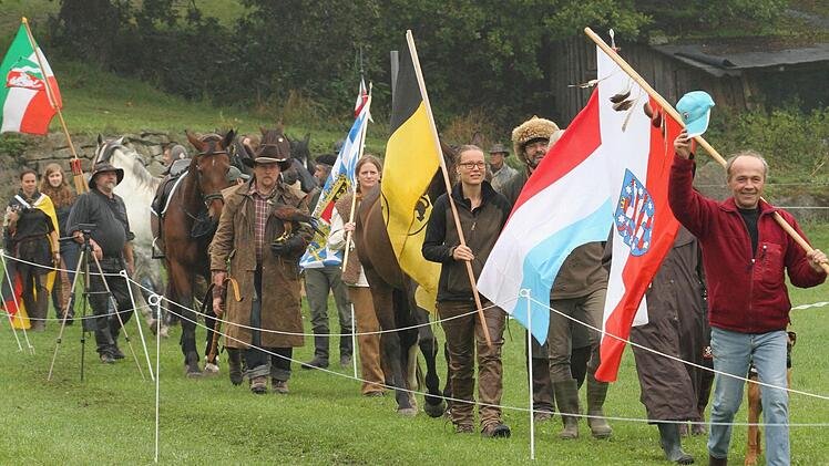 Mit sichtlicher Begeisterung zogen die Teilnehmer in die Wettkampfstätte ein.