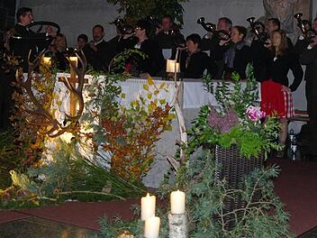 Die Jagdhornbläsergruppe unter Leitung von Sandra Hornung sorgte für die musikalische Gestaltung der Hubertusmesse. Foto: Stephanie Elm