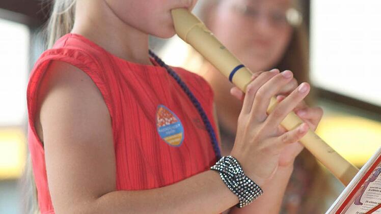 Maria Seehuber hat "Wir sind zwei Musikanten" einstudiert.