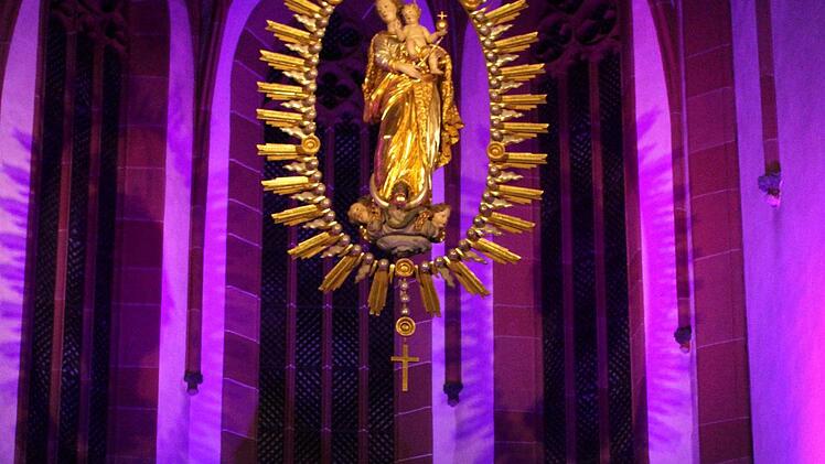 Madonna im Rosenkranz der Stadtpfarrkirche