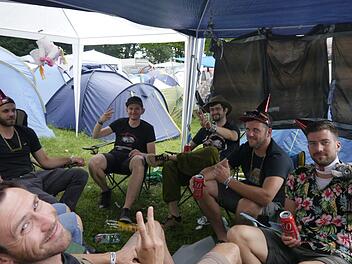 Au&szlig;erhalb des Festivalgel&auml;ndes gilt bei Rock im Park: Camping-Verbot. Die Stadt greift durch. Foto: Robert Wagner