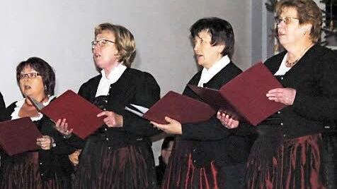 Die Beiträge wurden mit tosendem Applaus quittiert.  Foto: Helmut Vogler