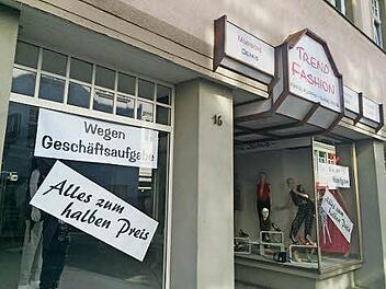 Nur vorübergehend schließt das Bekleidungsgeschäft im Steinweg 16. Ein neuer Inhaber wird es schon bald wiedereröffnen. Foto: Oliver Schmidt