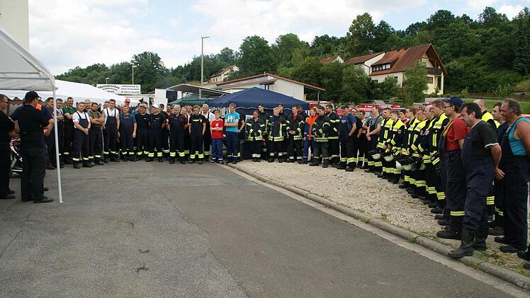 Rund 70 Aktive beteiligten sich an der Großübung anlässlich des Gemeindefeuerwerhtages von Oberaurach in Kirchaich.