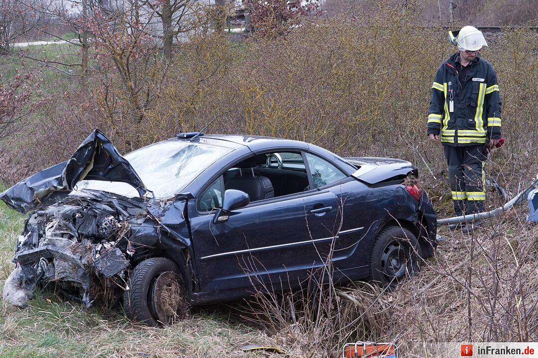 Bei einem schweren Verkerhrsunfall in Gunzenhausen haben sich vier Menschen teilweise schwer verletzt.