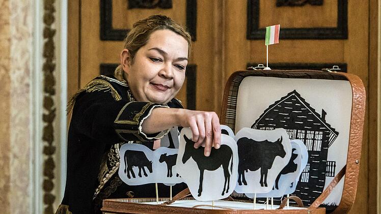 Friederike Pasch war die Erzählerin beim Kinderkonzert rund um das singende Schwein Porco.Foto: Jochen Berger