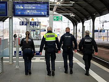 Quattro-Streifen am Hauptbahnhof Halle