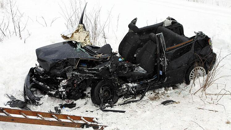 Ein Unfall ereignete sich am Samstag zwischen Steinwiesen und Mauthaus. Fotos: Michael Wunder