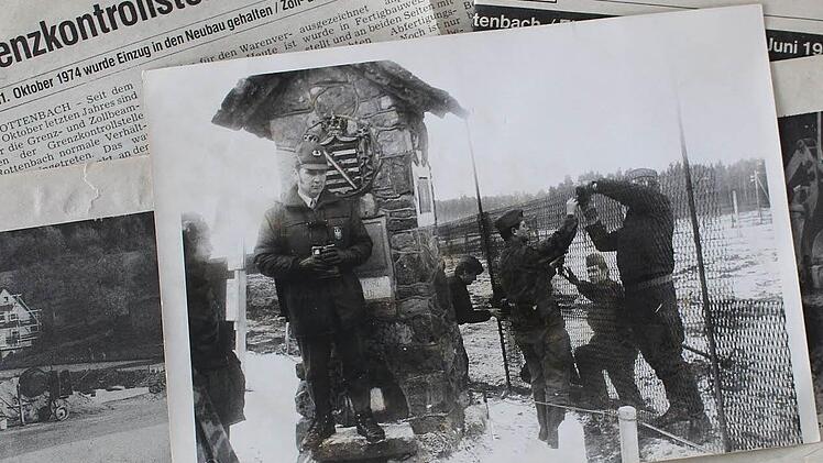 Unser Foto vom Februar 1973 zeigt NVA-Soldaten bei der Arbeit an einem Sichtblendzaun bei Rottenbach.Foto: Tageblatt-Archiv