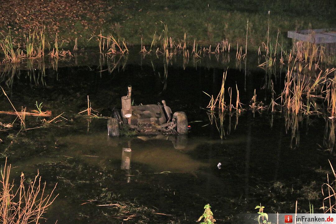 Schwerer Unfall A70: Auto landet bei Stadelhofen im Weiher