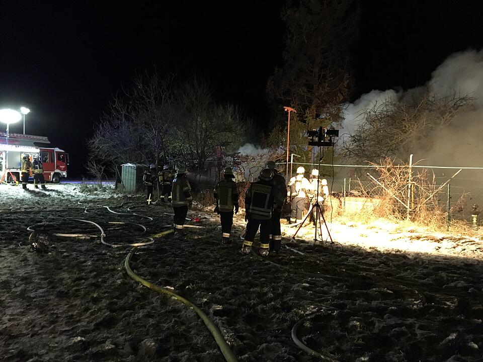 Tragödie in Mittelfranken: 56-Jähriger und seine zwei Hunde sterben bei Feuer in Gartenlaube