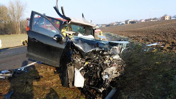 Bei einem schweren Verkehrsunfall ist am Mittwoch im Landkreis Ha&szlig;berge eine Frau ums Leben gekommen.  (Foto: Klaus Schmitt)