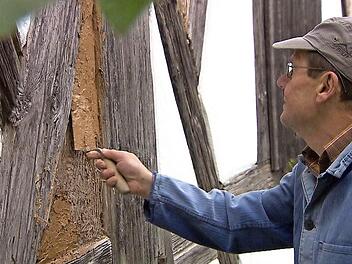 Fritz Müller renovierte seine Fuchsenmühle zum großen Teil selbst. Dabei wandte er alte Handwerkstechniken an. Das Bayerische Fernsehen bringt einen Beitrag über die gelungene Restaurierung. Foto: BR
