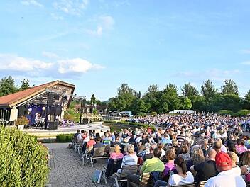 912 Plätze für Musikliebhaber unterschiedlichster Richtungen: Die Seebühne im Kurpark wird auch 2020 zum musikalischen Mittelpunkt Bad Staffelsteins. Foto: Kur- und Tourismusservice