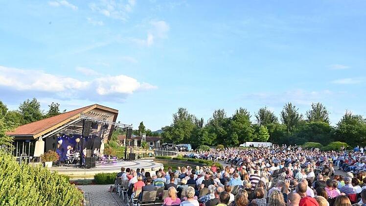 912 Plätze für Musikliebhaber unterschiedlichster Richtungen: Die Seebühne im Kurpark wird auch 2020 zum musikalischen Mittelpunkt Bad Staffelsteins. Foto: Kur- und Tourismusservice