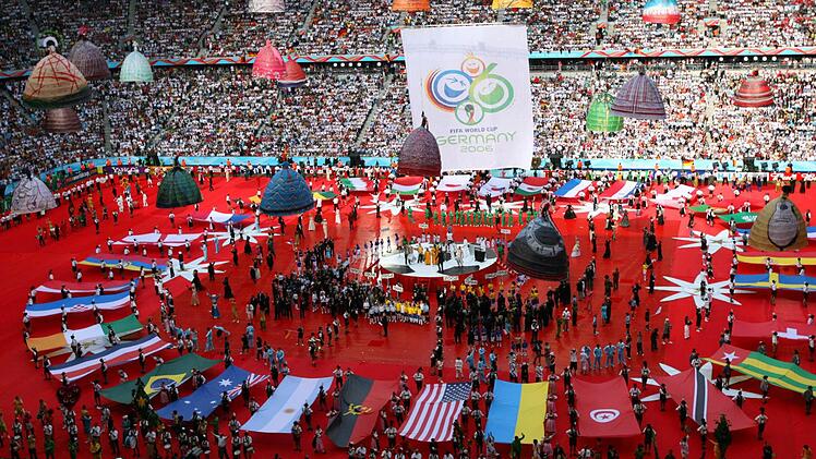 2006 in Deutschland fand die Fußball-Weltmeisterschaft wie gewohnt mit 32 Mannschaften statt. Ab 2026 werden 48 Nationen an der Endrunde teilnehmen.  Foto: dpa