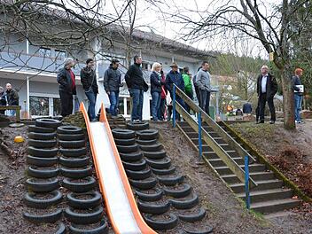Um sich wegen eines Zuschussantrags an Ort und Stelle ein Bild zu machen, kamen die Gemeinderäte in Bad Bocklets Kindergarten. Foto: Björn Hein