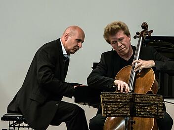 Der Cellist Michal Kanka und der Pianist Jaromir Klepác gastierten in Coburg.Foto: Jochen Berger