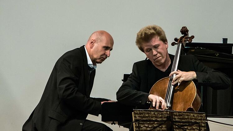 Der Cellist Michal Kanka und der Pianist Jaromir Klepác gastierten in Coburg.Foto: Jochen Berger