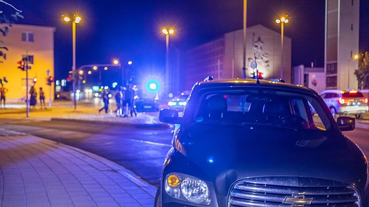 Auto erfasst Fu&szlig;g&auml;ngerin: Frau nach Zusammensto&szlig; verletzt