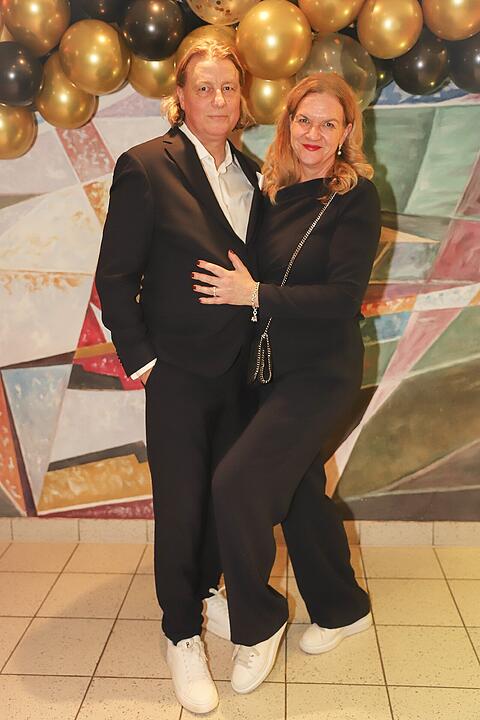 Es wurde in das Jahr 2025 gefeiert.