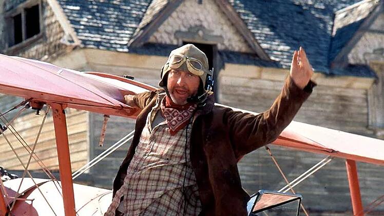 Selbst Trunkenbild Russell Casse (Randy Quaid) wird am Ende zum Helden. Er ist bereit, selbst zu sterben, um die Welt zu retten.