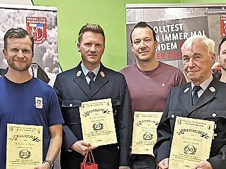 Auf dem Foto (von links): Reiner Kuhn (2. Vorsitzender), Peter Kuhn (25 Jahre), Sebastian Borst (25 Jahre), Michael Kuhn (25 Jahre), Patrick S&ouml;der (25 Jahre), Werner M&uuml;tzel (50 Jahre), David Schindelmann (25 Jahre) und Vorsitzender Torsten Duda.