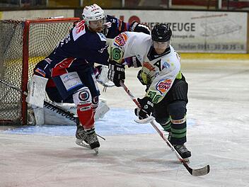 Marc Kaczmarek (rechts) und die anderen Alligators empfangen zum ersten Heimspiel den EHC 80 Nürnberg. Foto: Picturedreams/Archiv